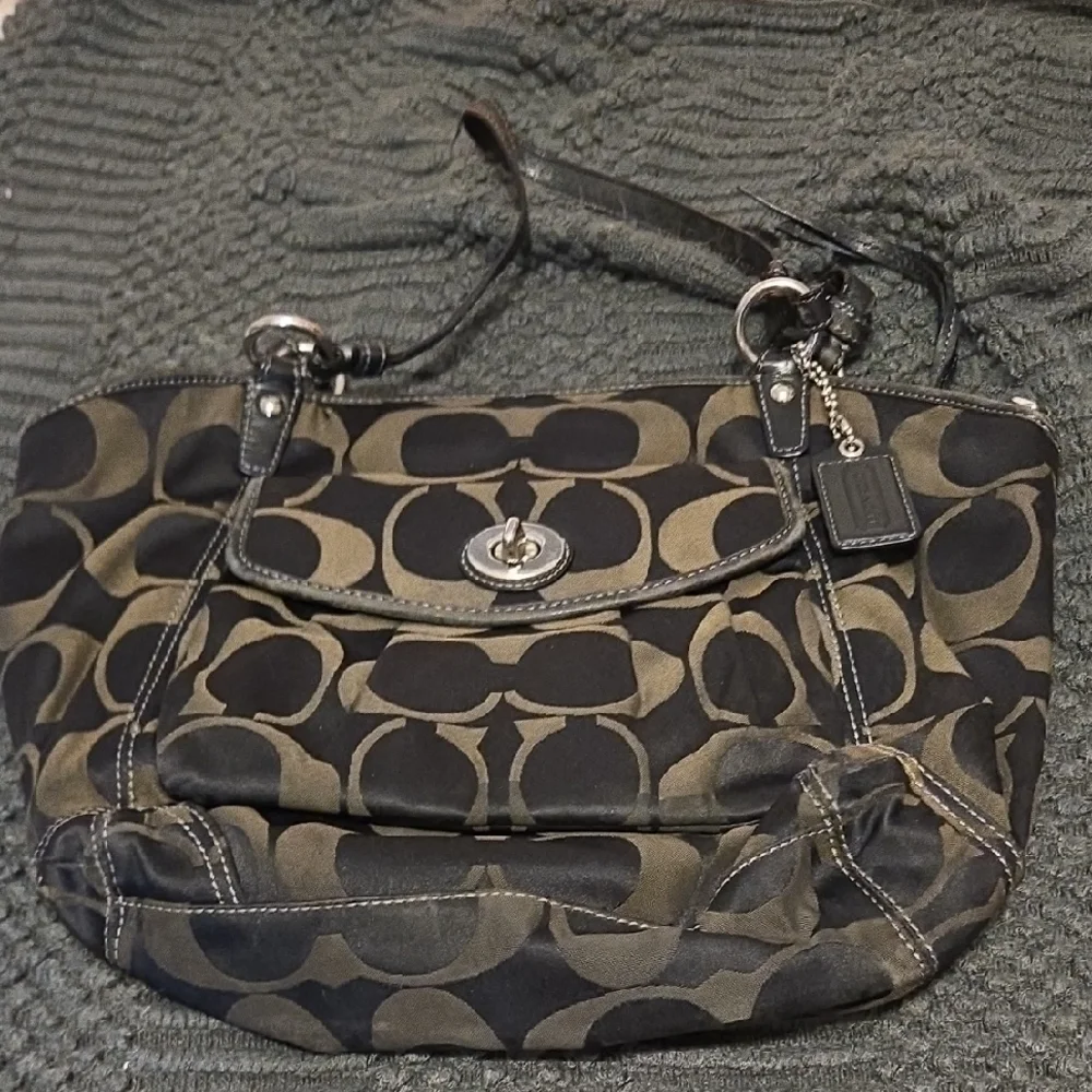 Coach‎ Signature Black And Gray Shoulder Bag